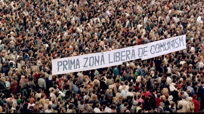 piata-universitatii-romania-proiectiile-docuart